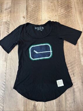 Black Vancouver Canucks Logo Tee
